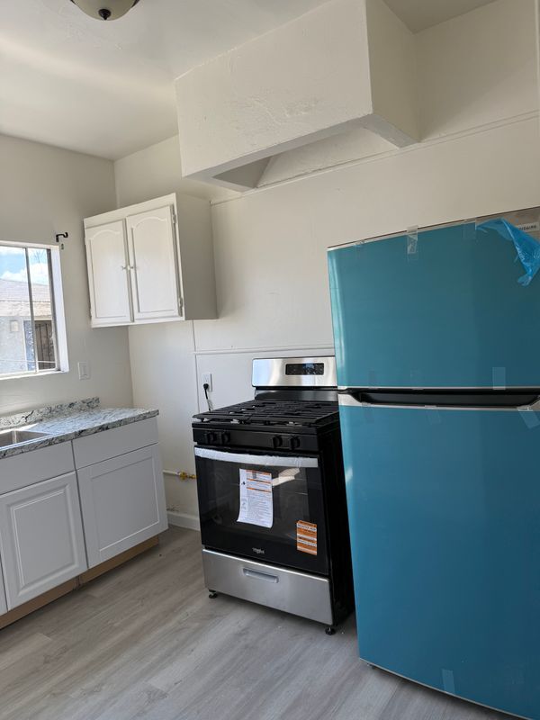 Building Photo - 116 S Mathews St