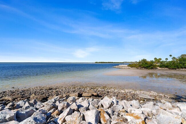 Building Photo - 5000 Culbreath Key Way