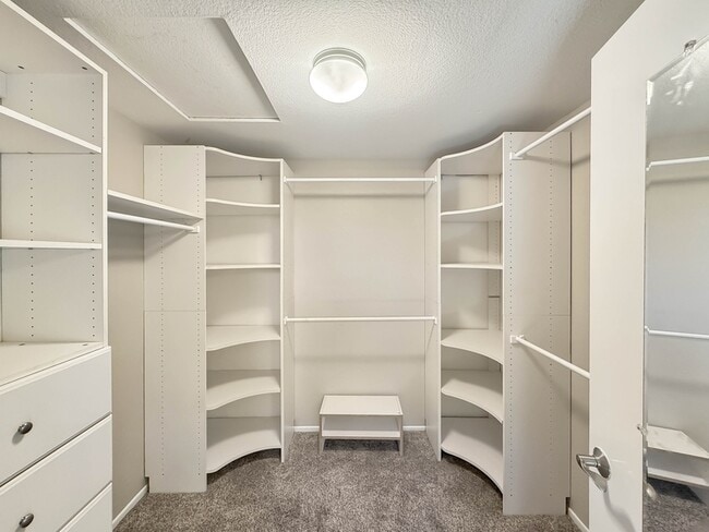 Building Photo - 9980 Scripps Vista Way