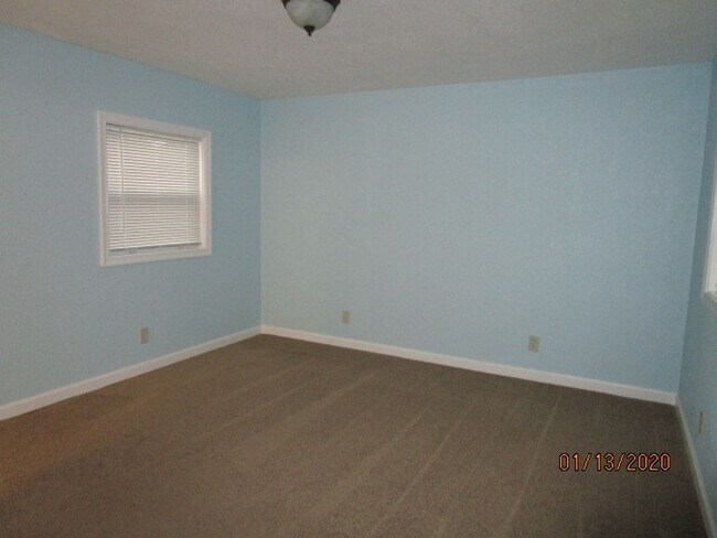 Building Photo - Deep Creek South