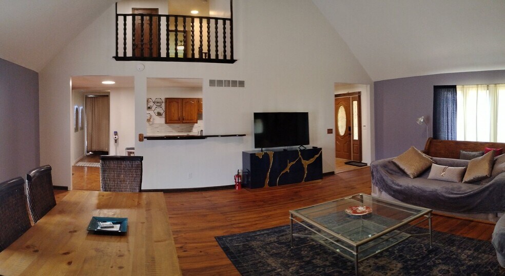 Building Photo - 2115 Pineshore Ct