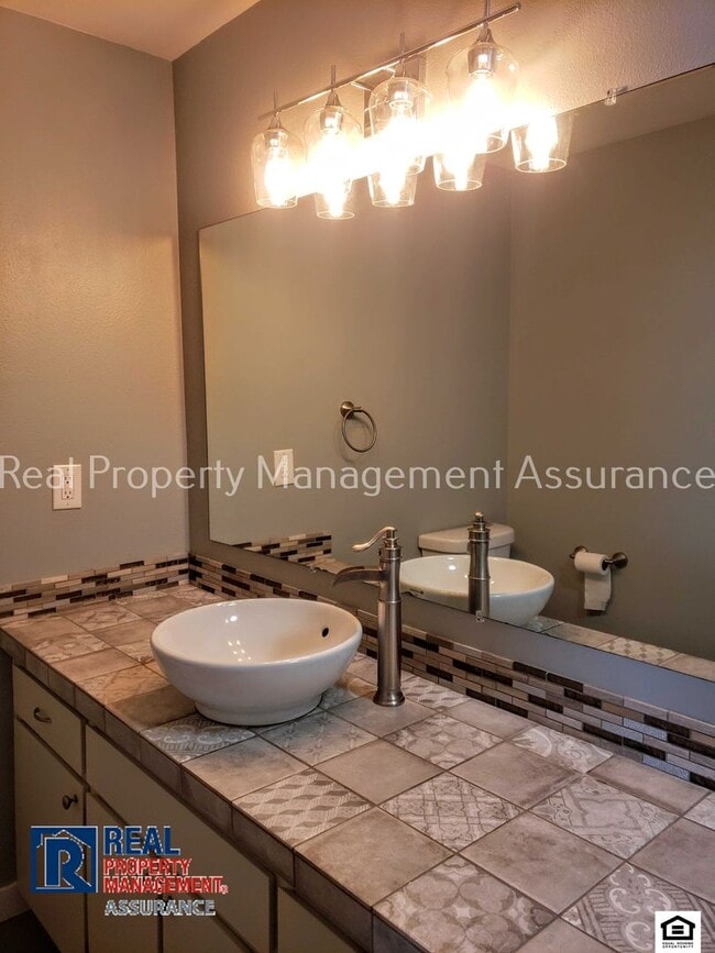 Building Photo - 1400 NE 14th Ave