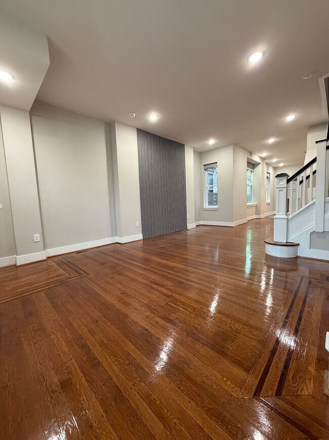 Building Photo - ??? NEWLY RENOVATED 3 BEDROOMS & 2.5 BATH HOUSE LOCATED IN HADDINGTON