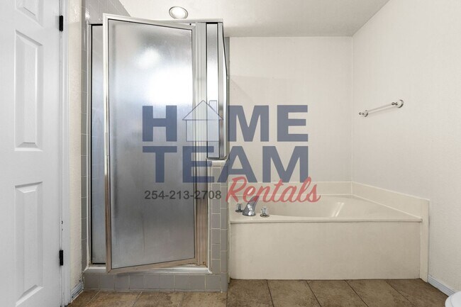 Building Photo - 714 Silver Creek Dr