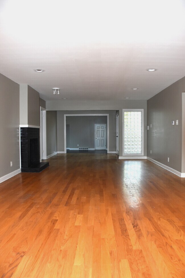 Building Photo - 1461 Kirby Pkwy