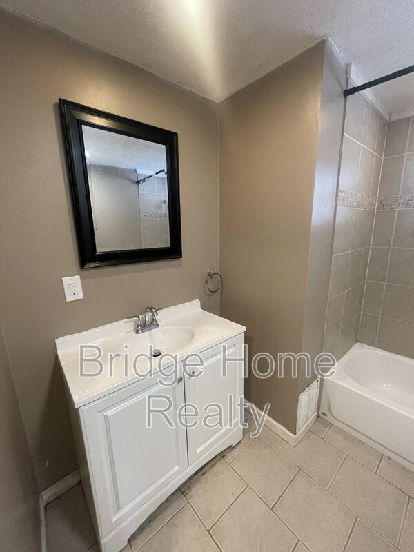 Building Photo - 149 Parkwood Rd