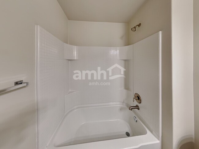 Building Photo - 2655 Moore St