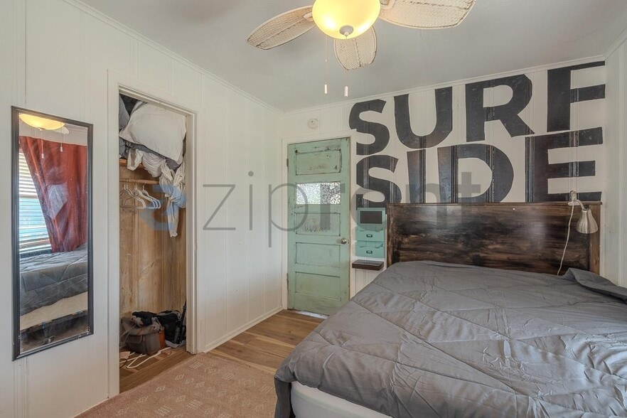 Building Photo - 210 Surf Dr