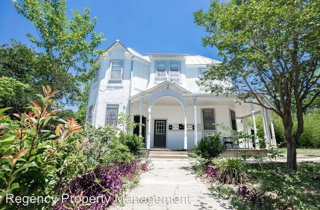 Primary Photo - 711 E Carson St