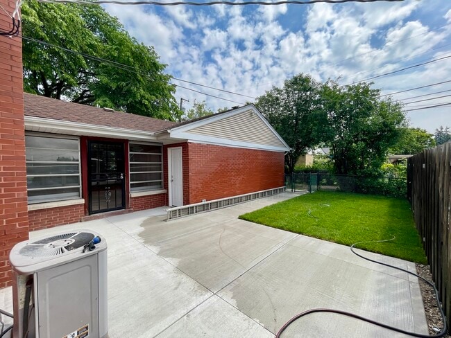 Building Photo - 7075 N Cicero Ave