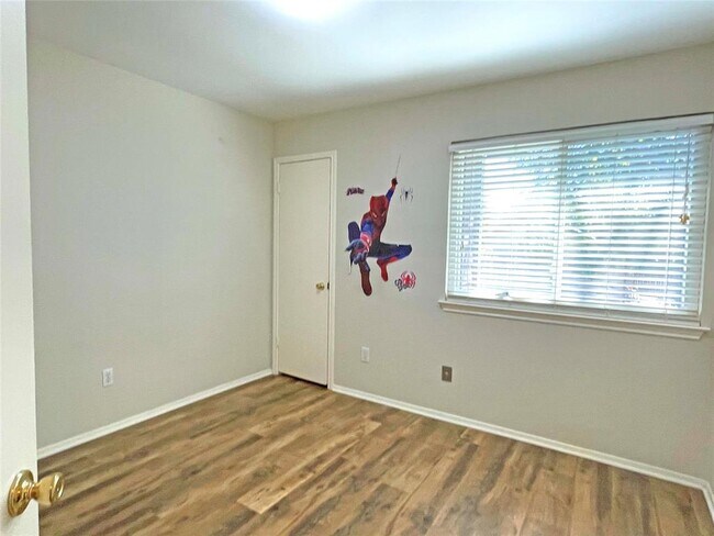 Building Photo - 2315 Claudia June Ave