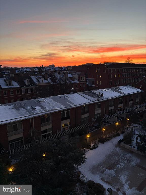 Building Photo - 604 S Washington Square
