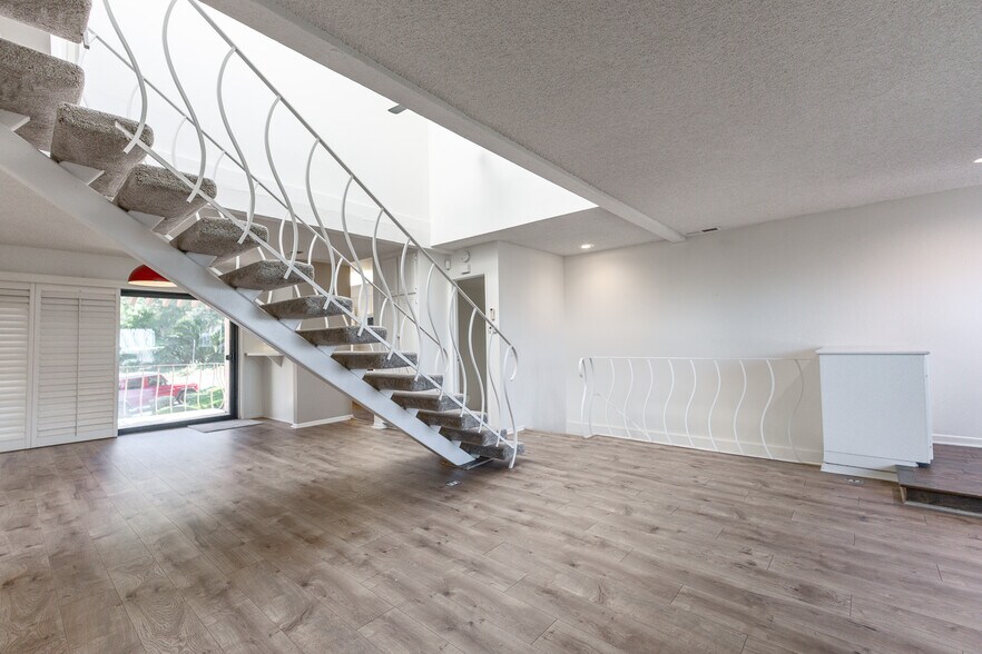 Building Photo - 1709 Camino de Villas