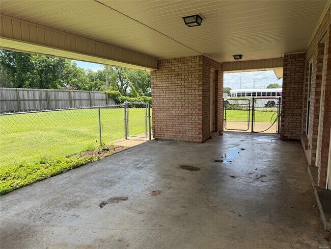 Building Photo - 803 Summer Ln