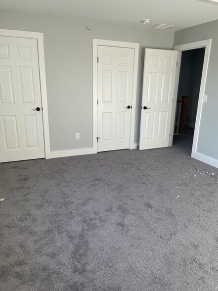 Building Photo - 32 Main St