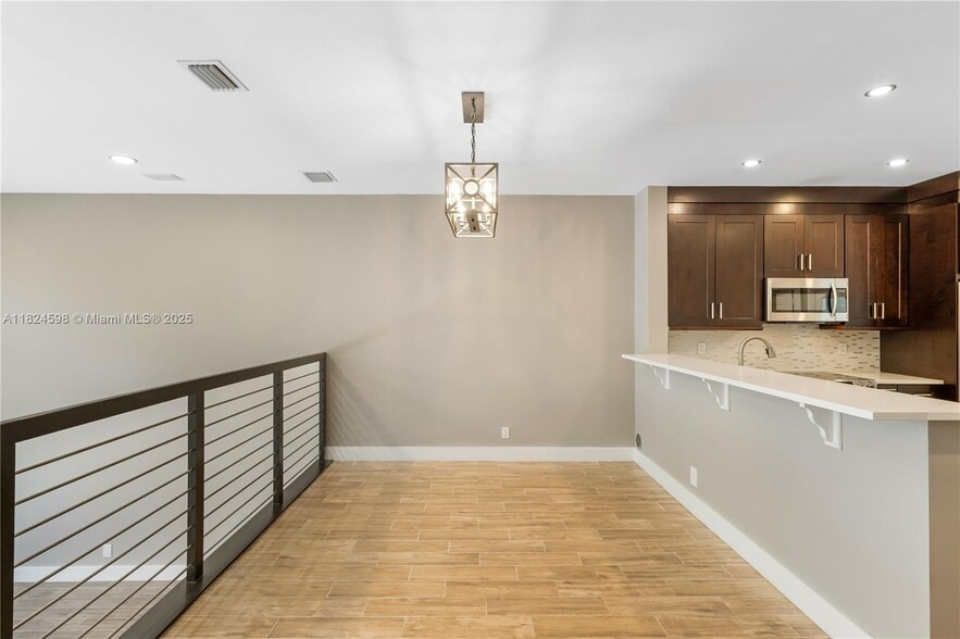 Building Photo - 1707 E Las Olas Blvd