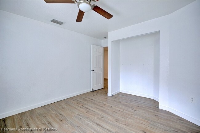 Building Photo - 915 S Waldron Ave