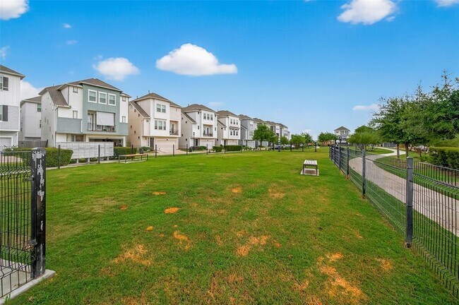Building Photo - 2013 Kirby Landing Dr