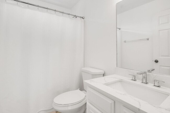 Building Photo - Spacious Grant Park Home