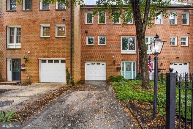Building Photo - 6929 Mclean Park Manor Ct