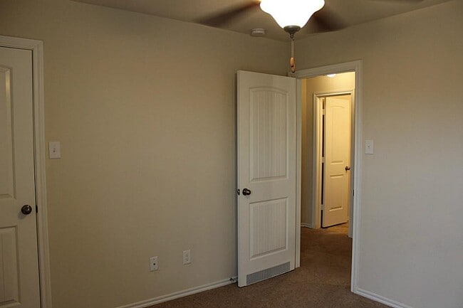 Building Photo - 3043 Heather Grove Lane