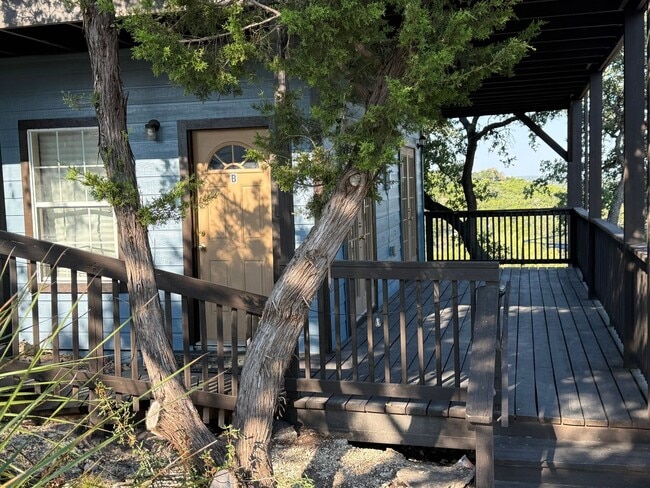 Building Photo - NEW ON MARKET (PRICE DROP!)