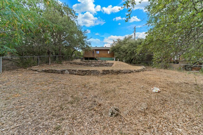 Building Photo - Hill Country Retreat