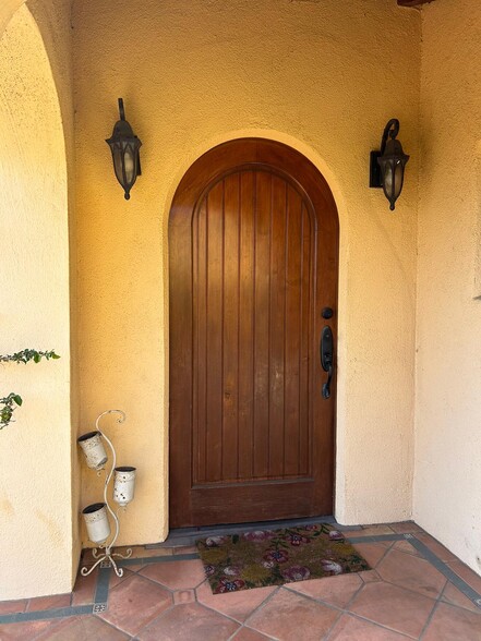 Building Photo - 212 3rd Ave