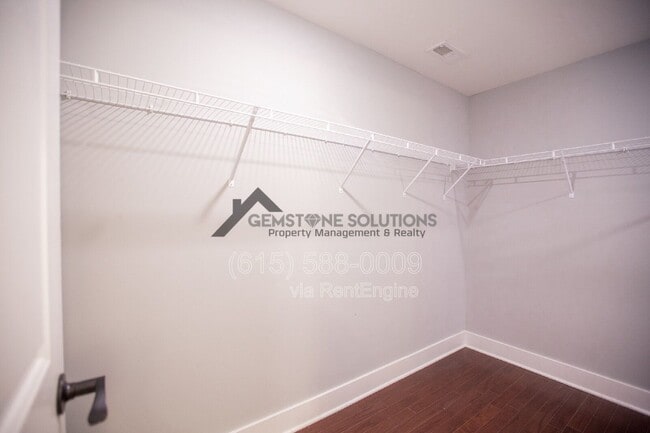 Building Photo - 1041 Honey Bush Cir