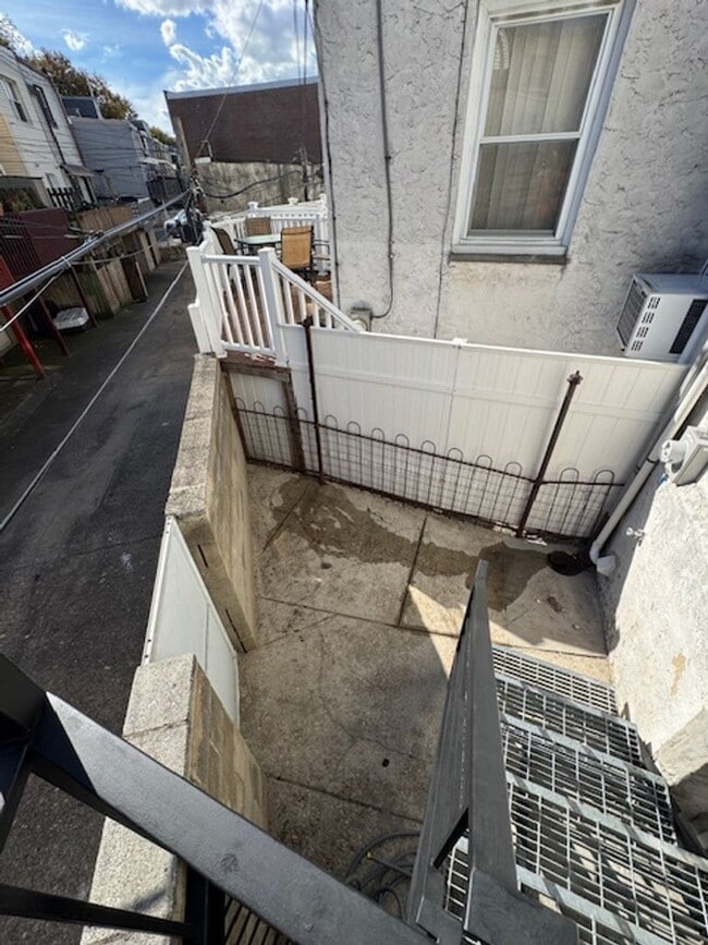 Building Photo - Beauty in Marconi Park West 3 Beds finishe...