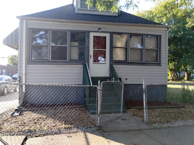 Primary Photo - 216 Goodell St