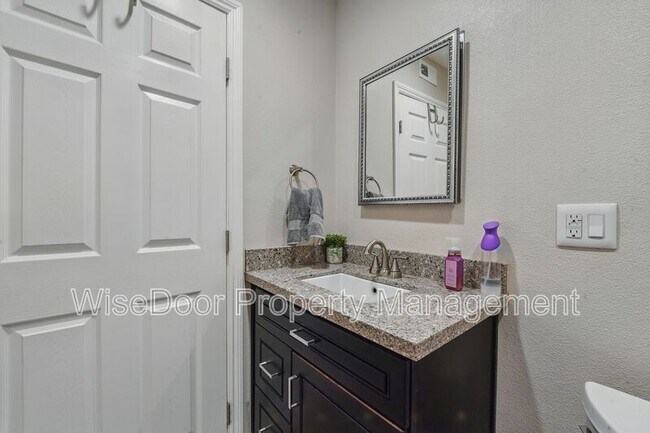 Building Photo - 387 E Nubia St
