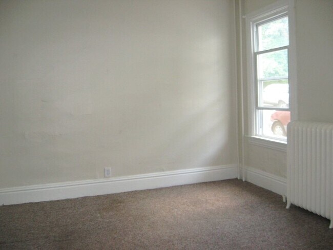 Building Photo - 28 Brainard St