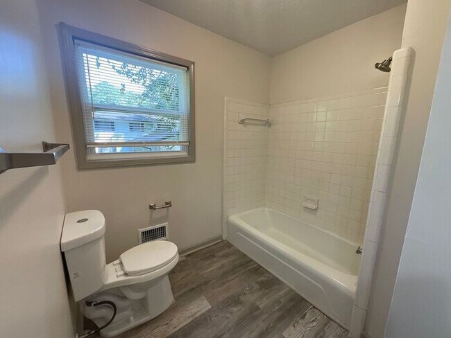 Building Photo - 2356 Clifton Springs Manor