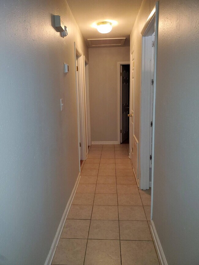 Building Photo - 2248 Norwood Dr NW