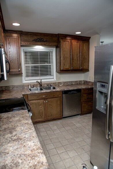 Building Photo - 2804 Thurman Cir SW