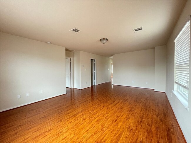 Building Photo - 7139 Pavilion Dr