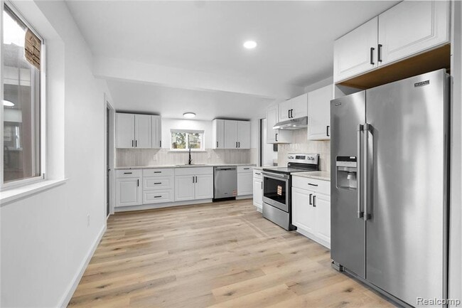 Building Photo - 1445 N Seymour Rd