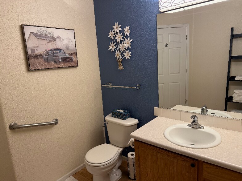 Building Photo - 721 Waterglen Dr