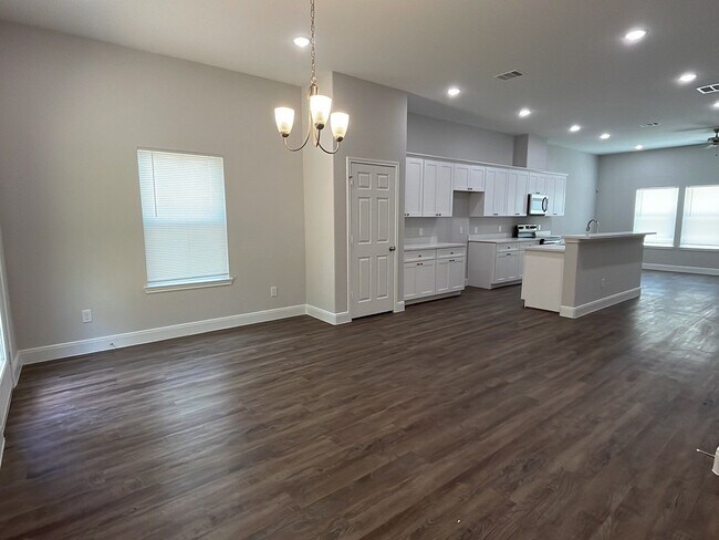 Building Photo - 832 Elkhart St