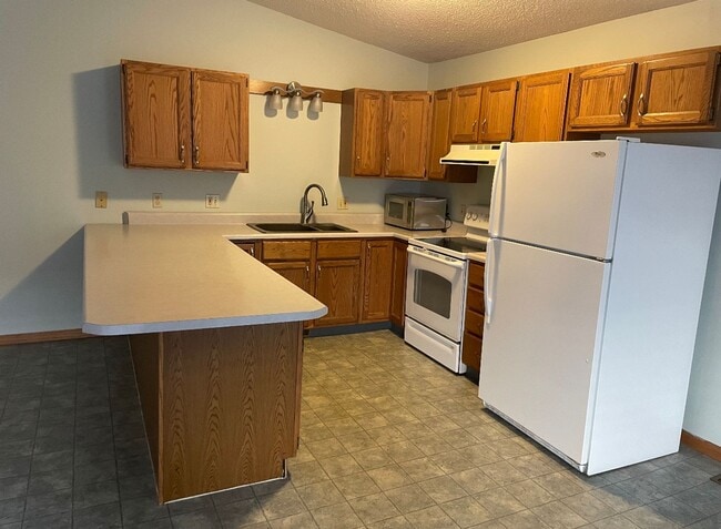 Building Photo - Newly Listed Chatham 3 Bedroom 2 Bath