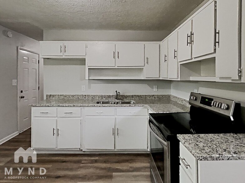 Building Photo - 245 Essex Dr