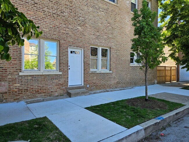 Building Photo - 2500 W Pershing Rd