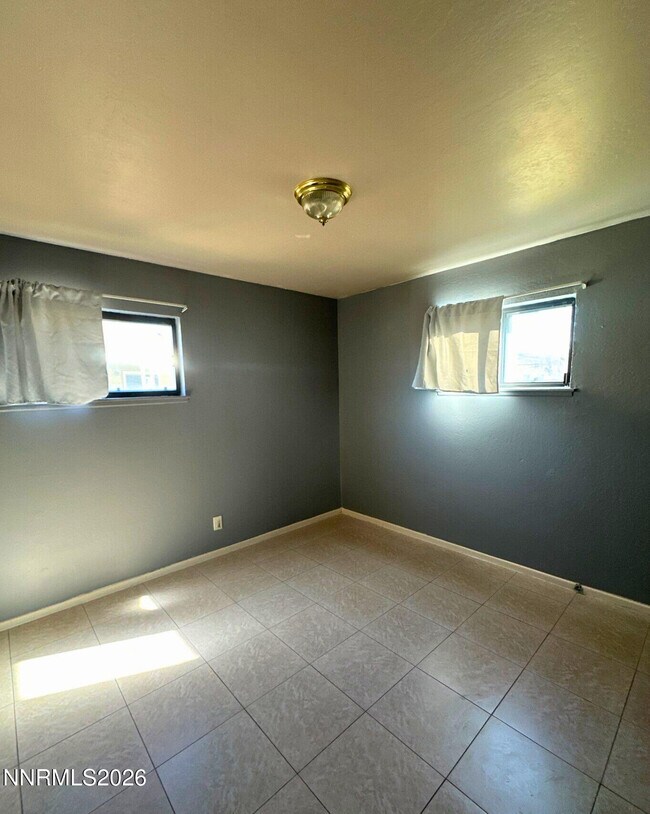 Building Photo - 39 E K St