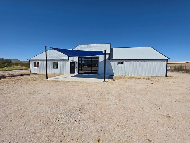 Building Photo - 2061 W Daniel Rd