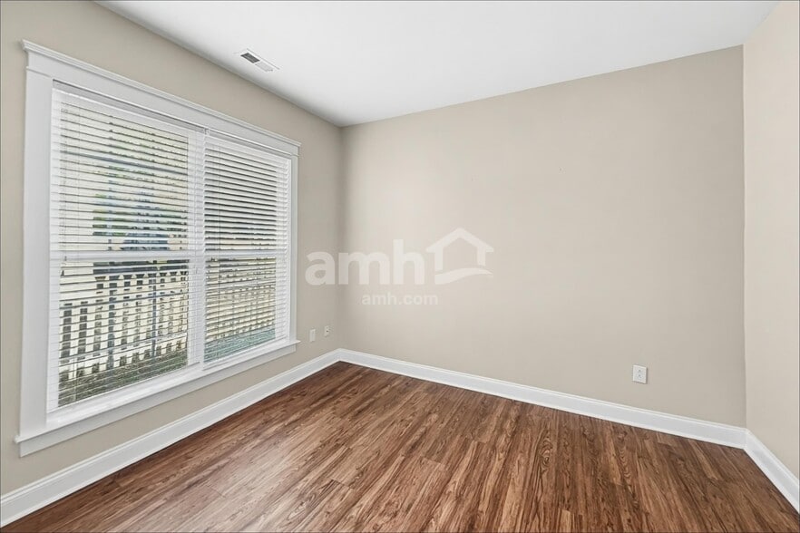 Building Photo - 13640 Swinton Rd