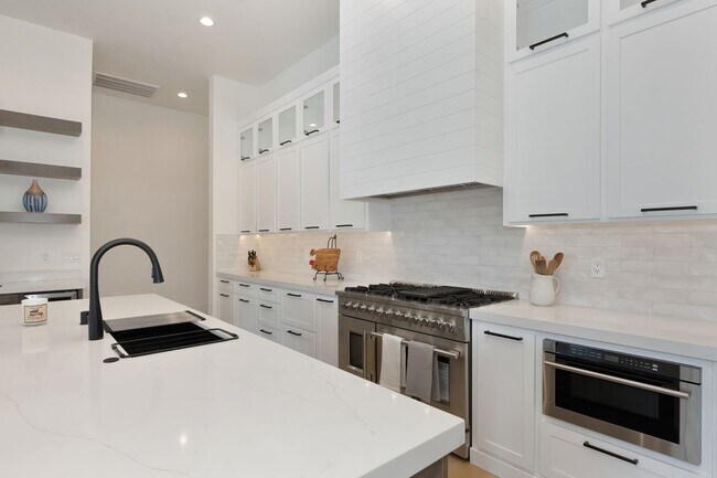 Building Photo - Waterfront 4 bed 4 bath 3,887 sq. ft.