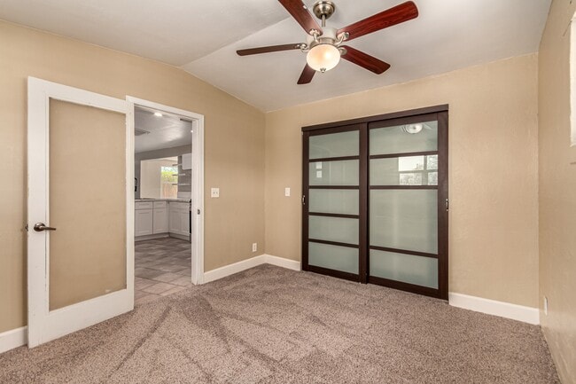 Building Photo - 350 E Kelso St