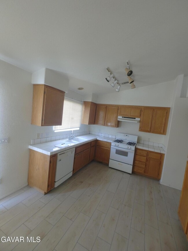 Building Photo - 9137 Evelyn Ave