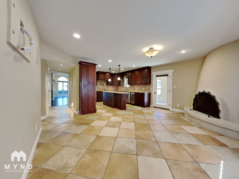 Building Photo - 15811 E Richwood Ave